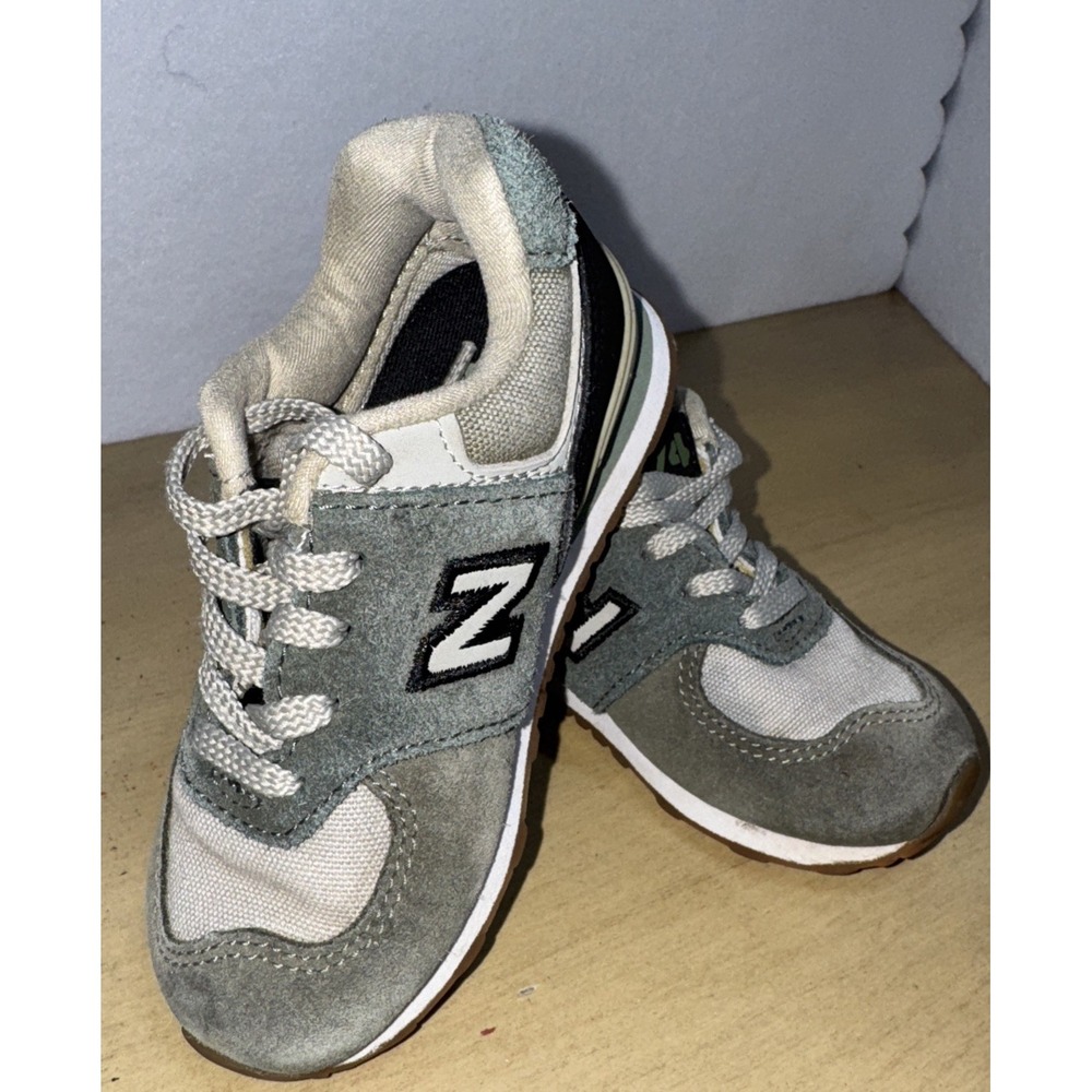 New Balance 574 Suede Shoes Size 7 Kids‎